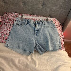 Hudson Jean shorts size 26. NWT.